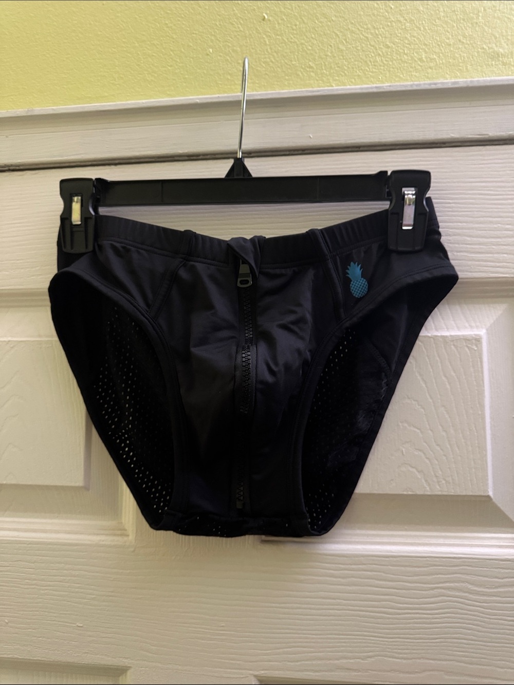 MEN’s JJ Malibu Black Mesh Zip-Front Swim Brief size MEDIUM (30-32)
